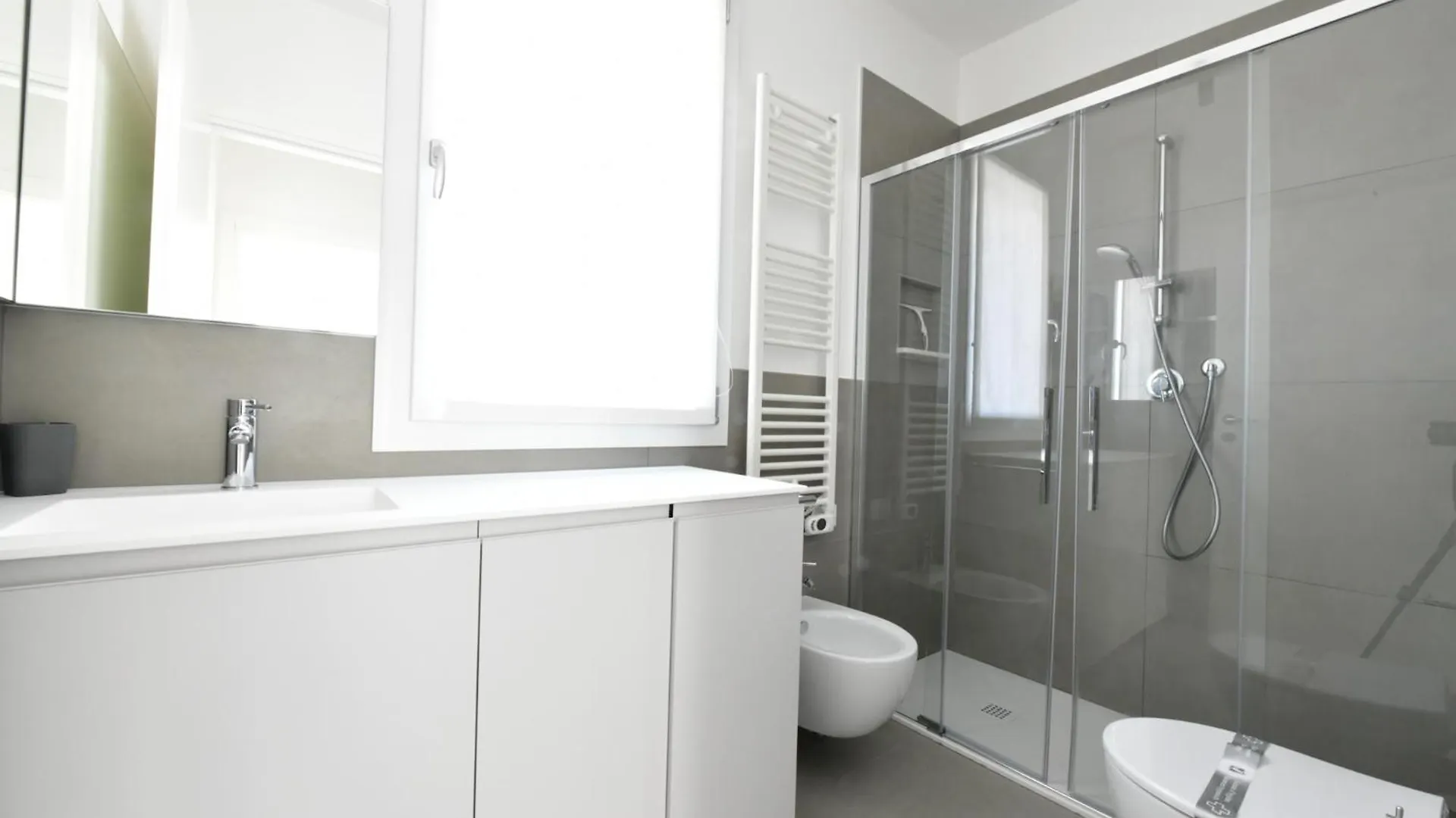 Les Jolie Apartment ليدو دي يسولو إيطاليا